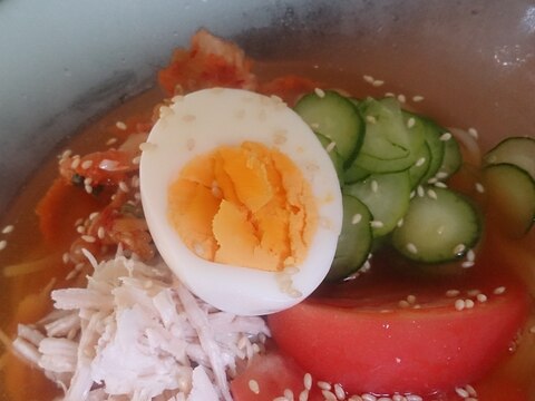 しっとり鶏むねトッピングのひんやり冷麺！